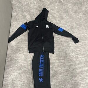 Kentucky Nike jumpsuit comes with both pants and hoodie